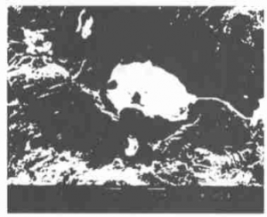 Il minerale è stato incorporato nel fondo della fossa e incrinato sul bordo della fossa x300