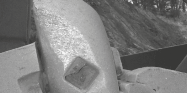 Excessive penetration on the blow bar Excessive penetration on the blow bar