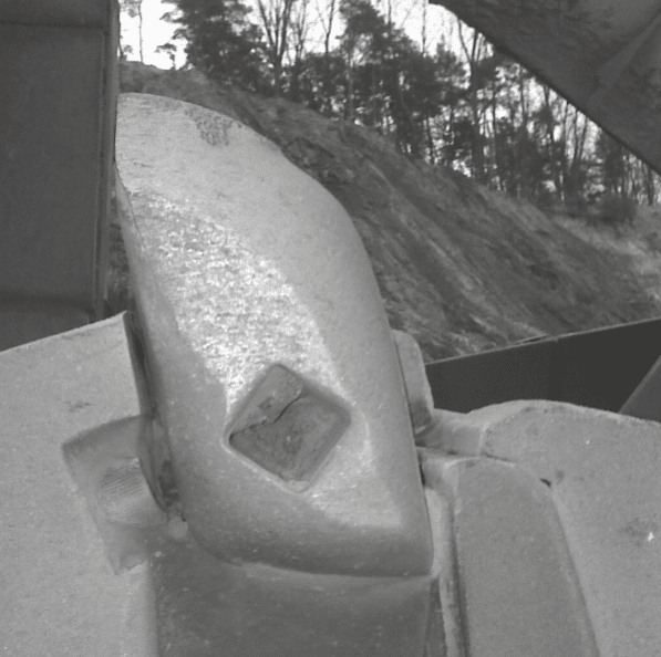 Excessive penetration on the blow bar Excessive penetration on the blow bar