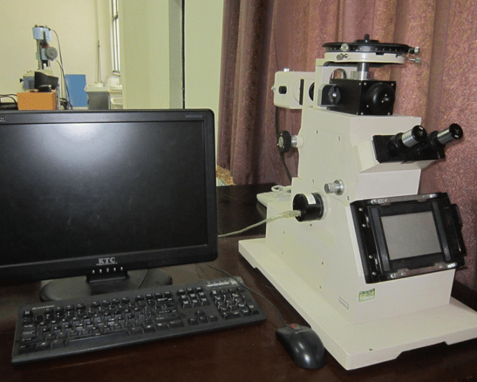 Elektronisches Metallographisches Mikroskop