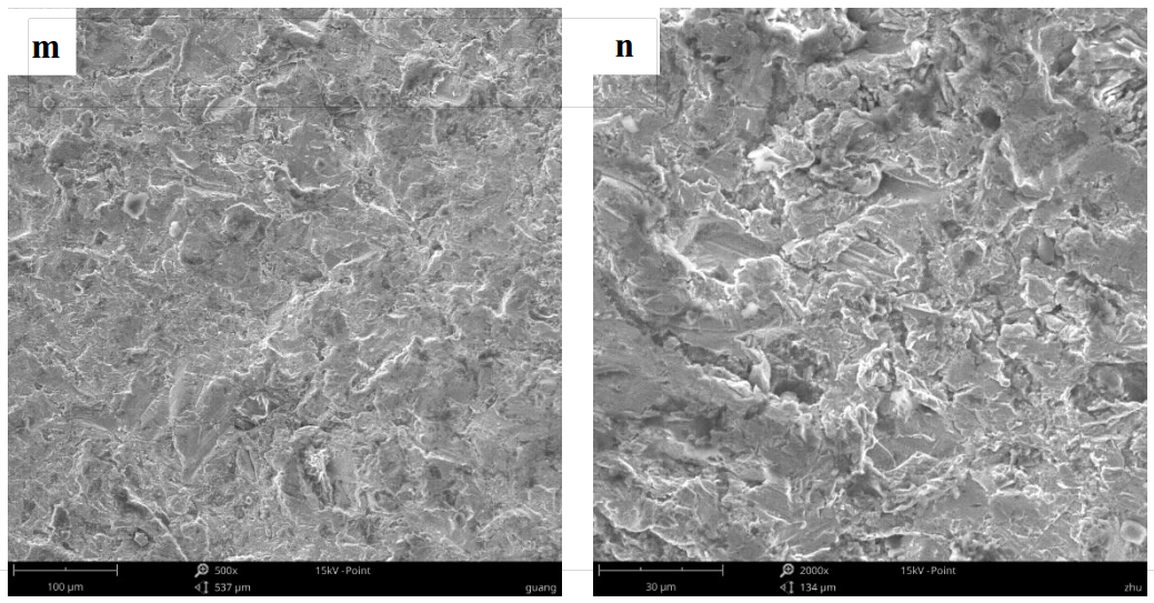 Fig.5-5 La morfología de la superficie desgastada de diferentes aceros de aleación de revestimiento con una energía de impacto de 9J (m) (n) 7R